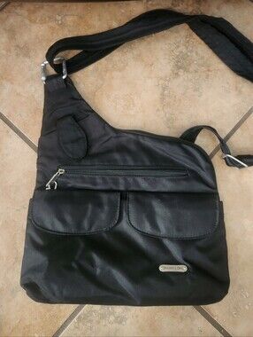 Travelon Anti-Theft Classic Crossbody Bag.